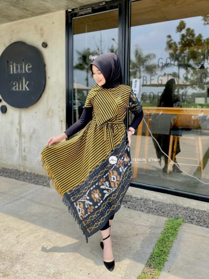 Emira Dress Amber Flora