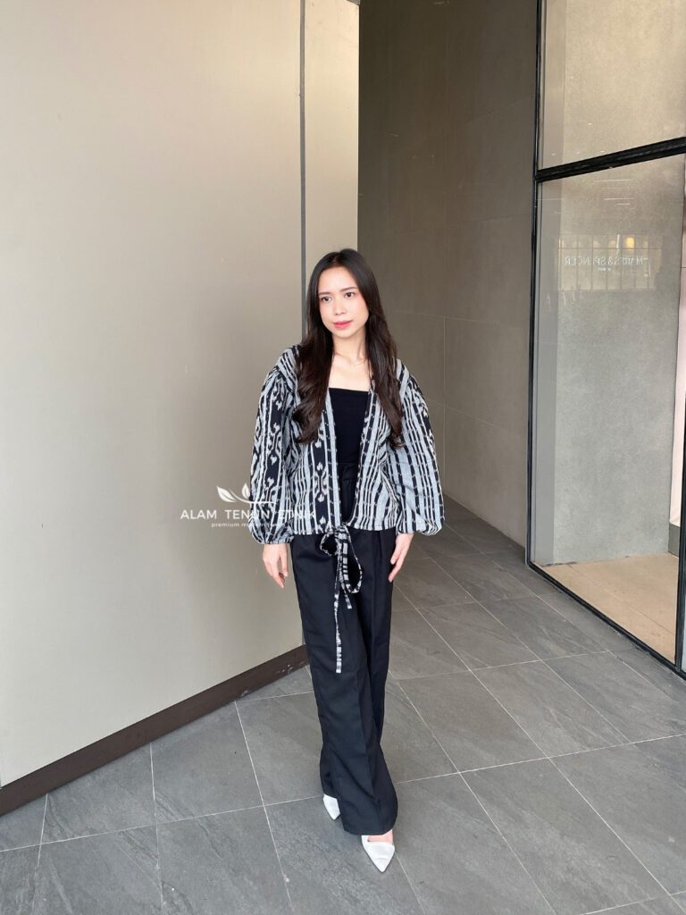 Layla Outer Charcoal Black