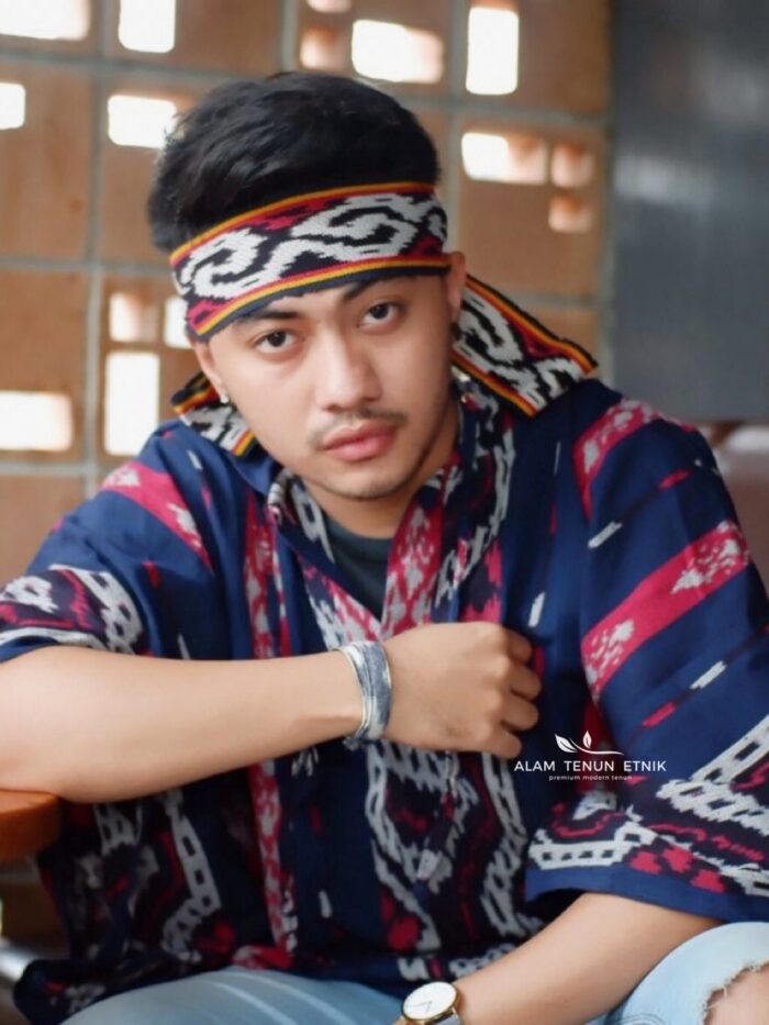 Batwing Ponco Navy Red