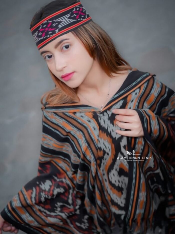 Batwing Ponco Brown Amber