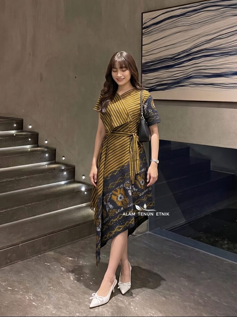 Emira Dress Amber Flora
