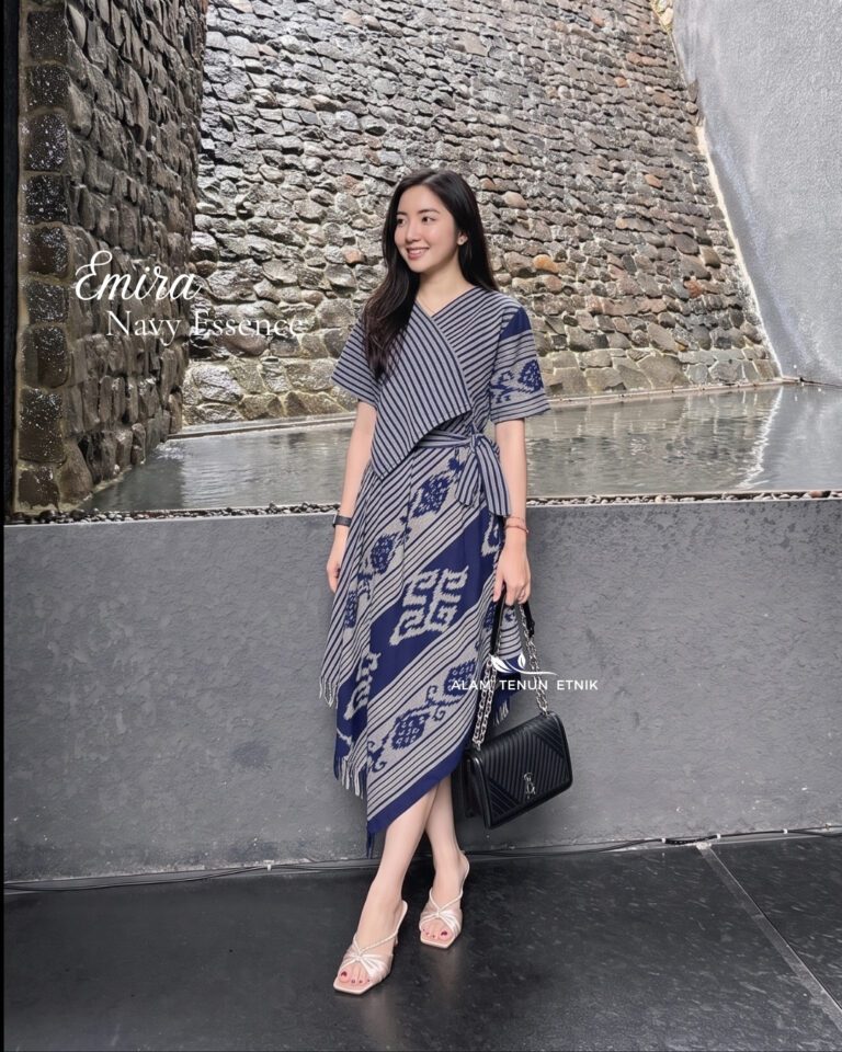 emira-dress-navy-essence