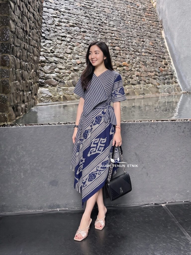 Emira Dress Navy Essence