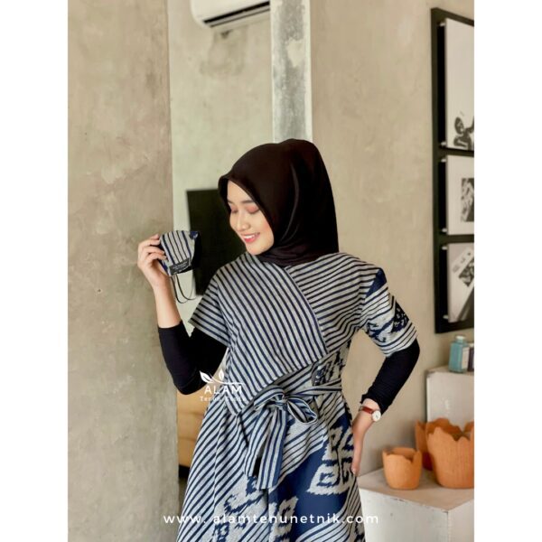 Emira Dress Navy Blue - Image 3