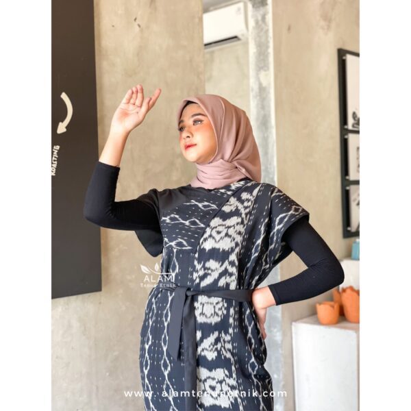 Deana Dress Black Grey Flower - Image 3