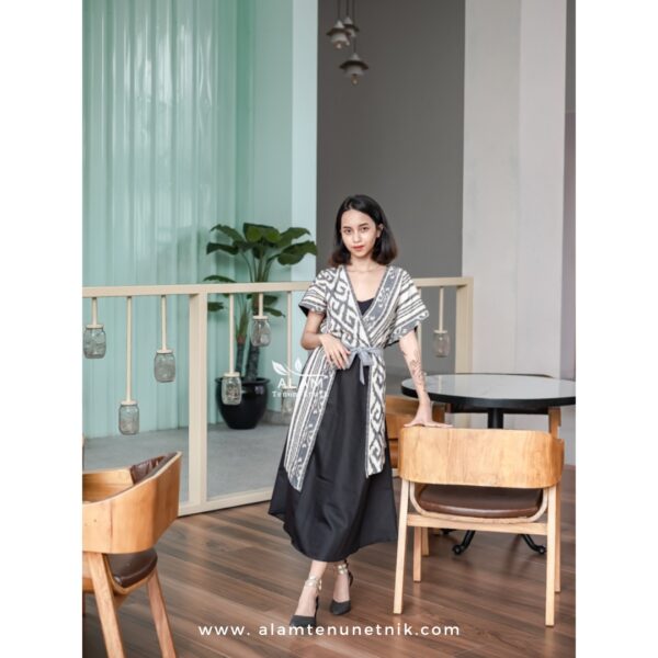 Kevia Dress White Grey