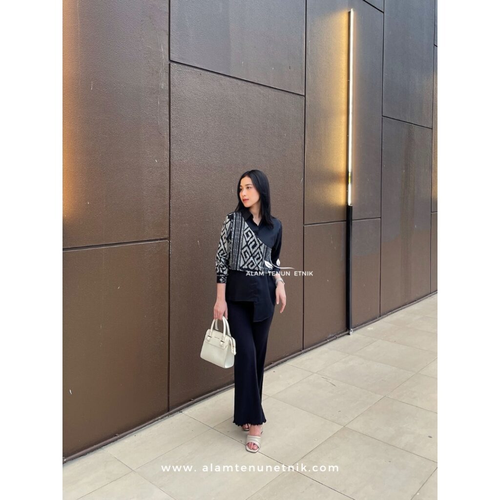 Kirana Black Shirt - Black Bamboo