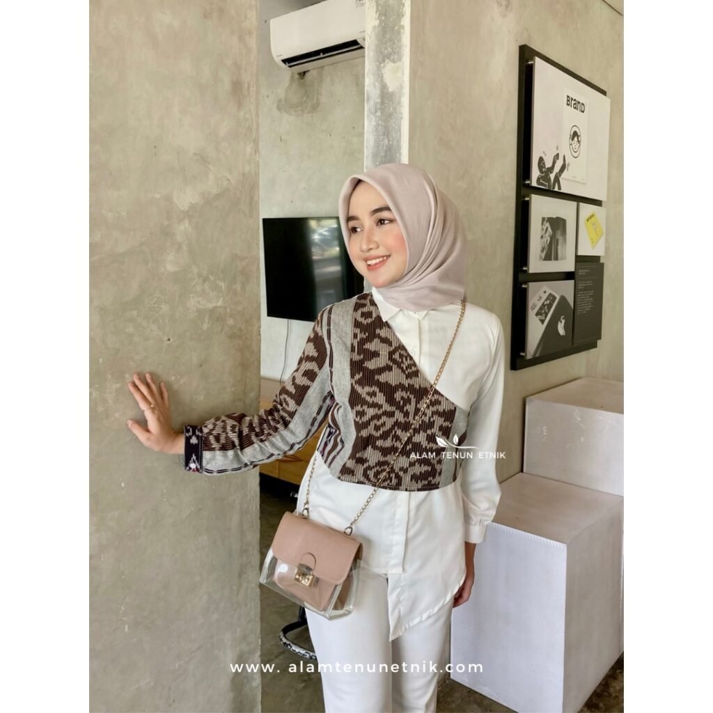 Kirana White Shirt - Mocca Flower