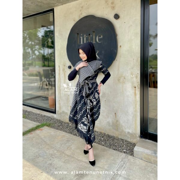 Emira Dress Blacky Flower - Image 2